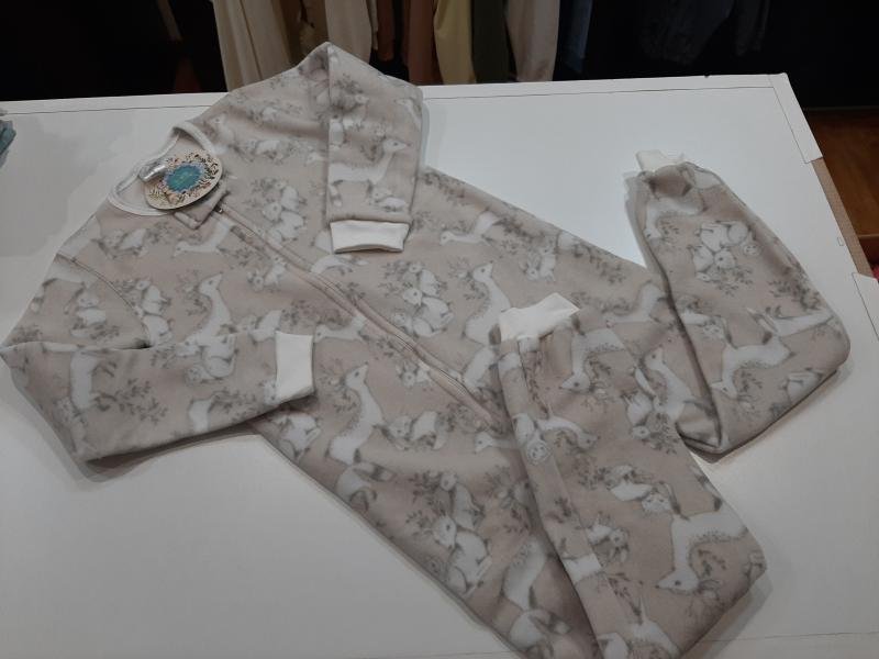 PIJAMA DE MICROPOLAR ESTAMPADO T.06A BEIGE
