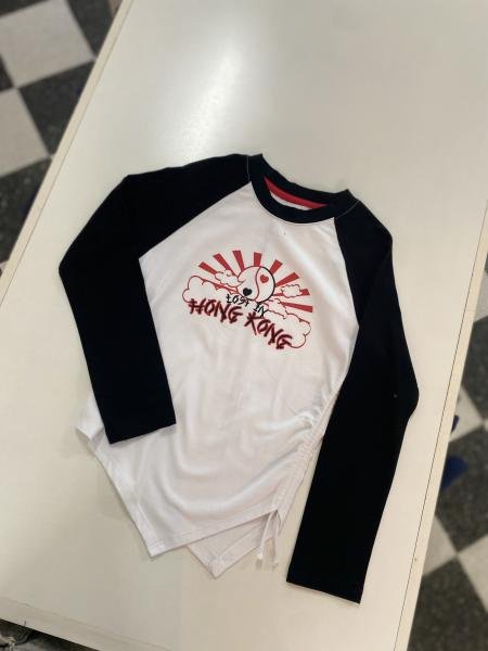 REMERA YUWEI M/L. BLANCA CON NEGRO T.10