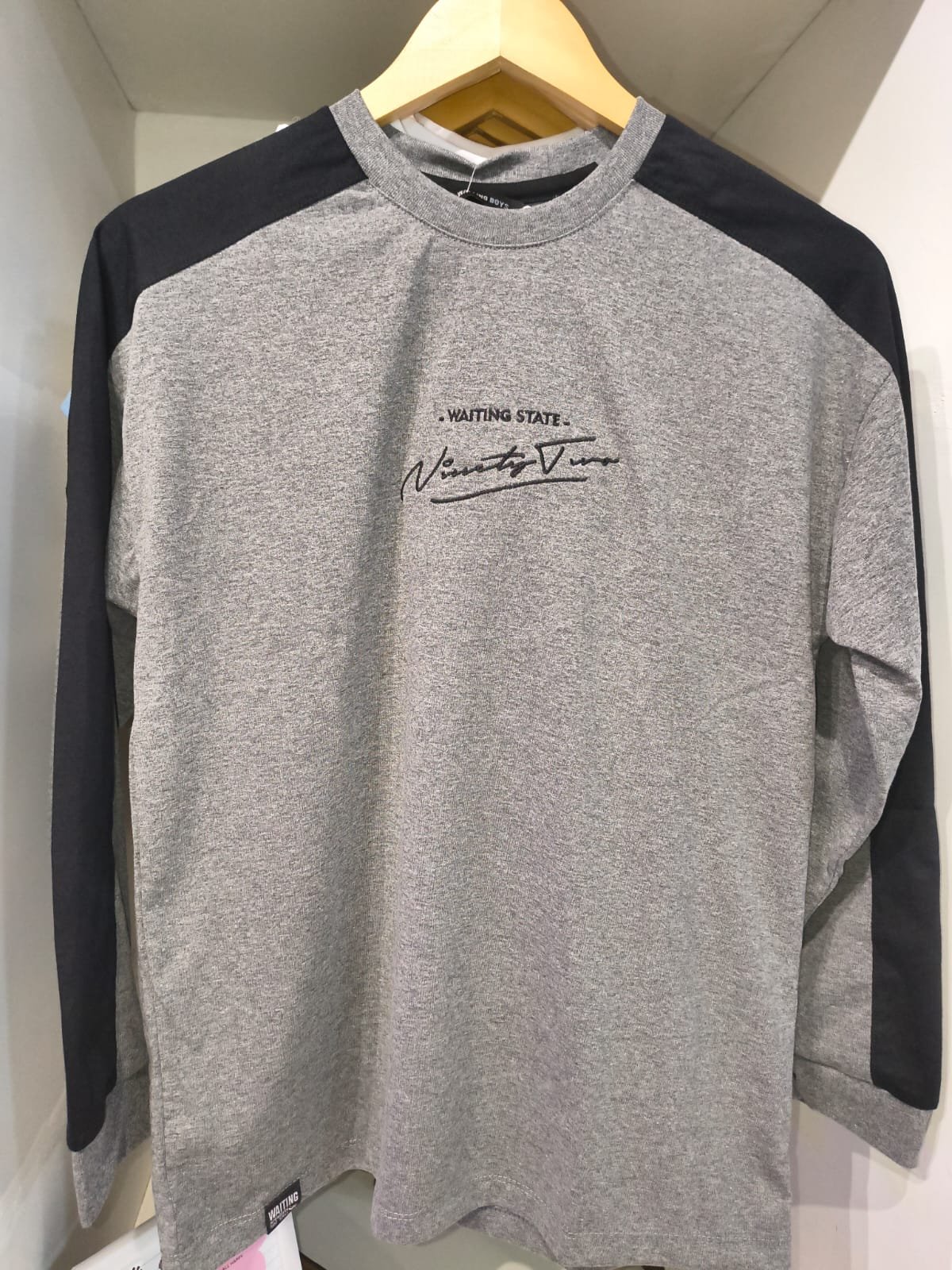 REMERA GRIS OVER M/L CON RECORTE MANGAS T:16
